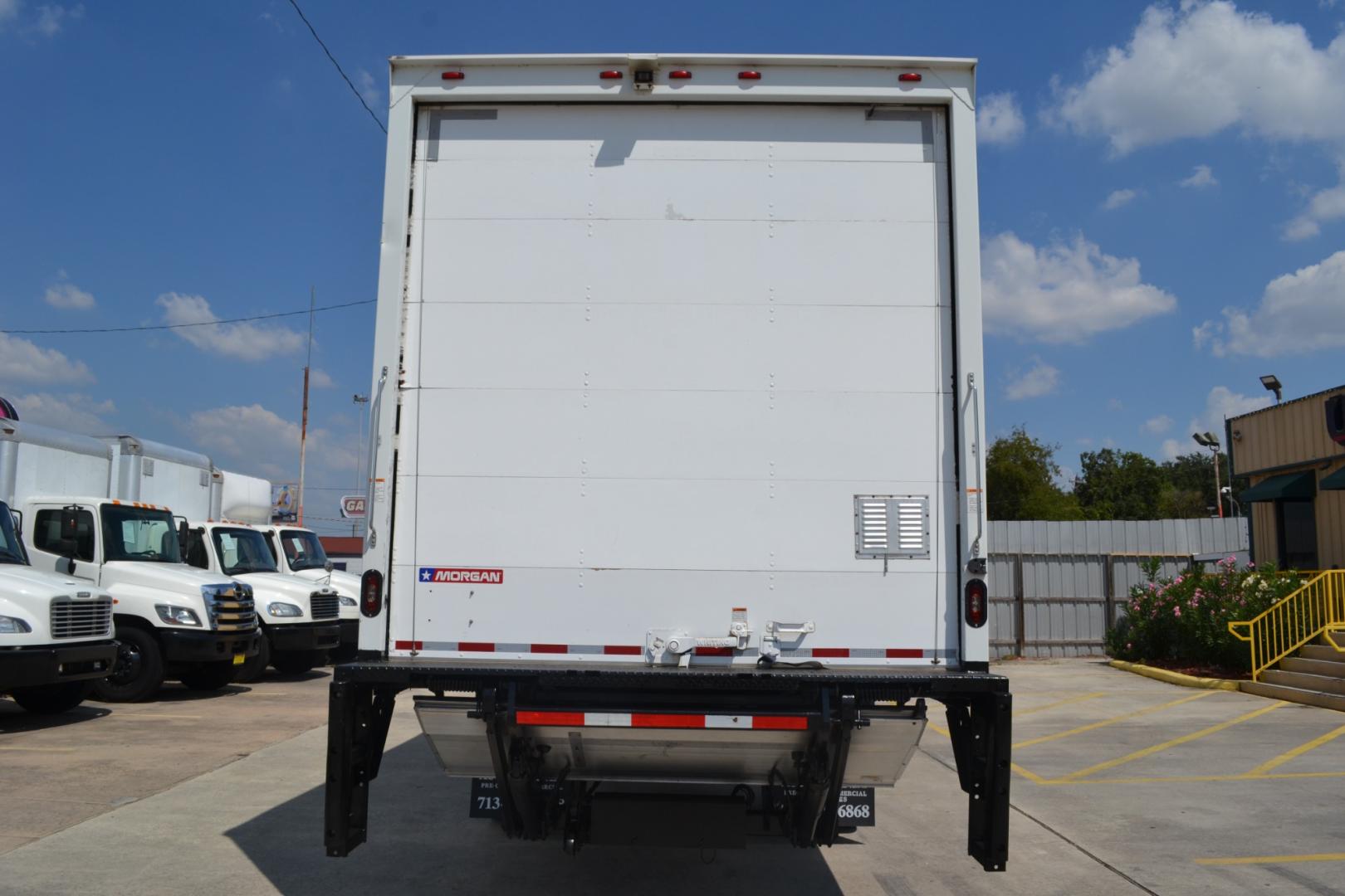 2018 WHITE /BLACK INTERNATIONAL 4300 with an CUMMINS ISB 6.7L 240HP engine, ALLISON 2100HS AUTOMATIC transmission, located at 9172 North Fwy, Houston, TX, 77037, (713) 910-6868, 29.887470, -95.411903 - 25,999LB GVWR NON CDL, MORGAN 26FT BOX, 13'6FT CLEARANCE, HEIGHT 103" X WIDTH 102", PALFINGER 3,000LB ALUMINUM LIFT GATE, DUAL 70 GALLON FUEL TANKS, EXHAUST BRAKE, POWER WINDOWS, LOCKS, & MIRRORS - Photo#5